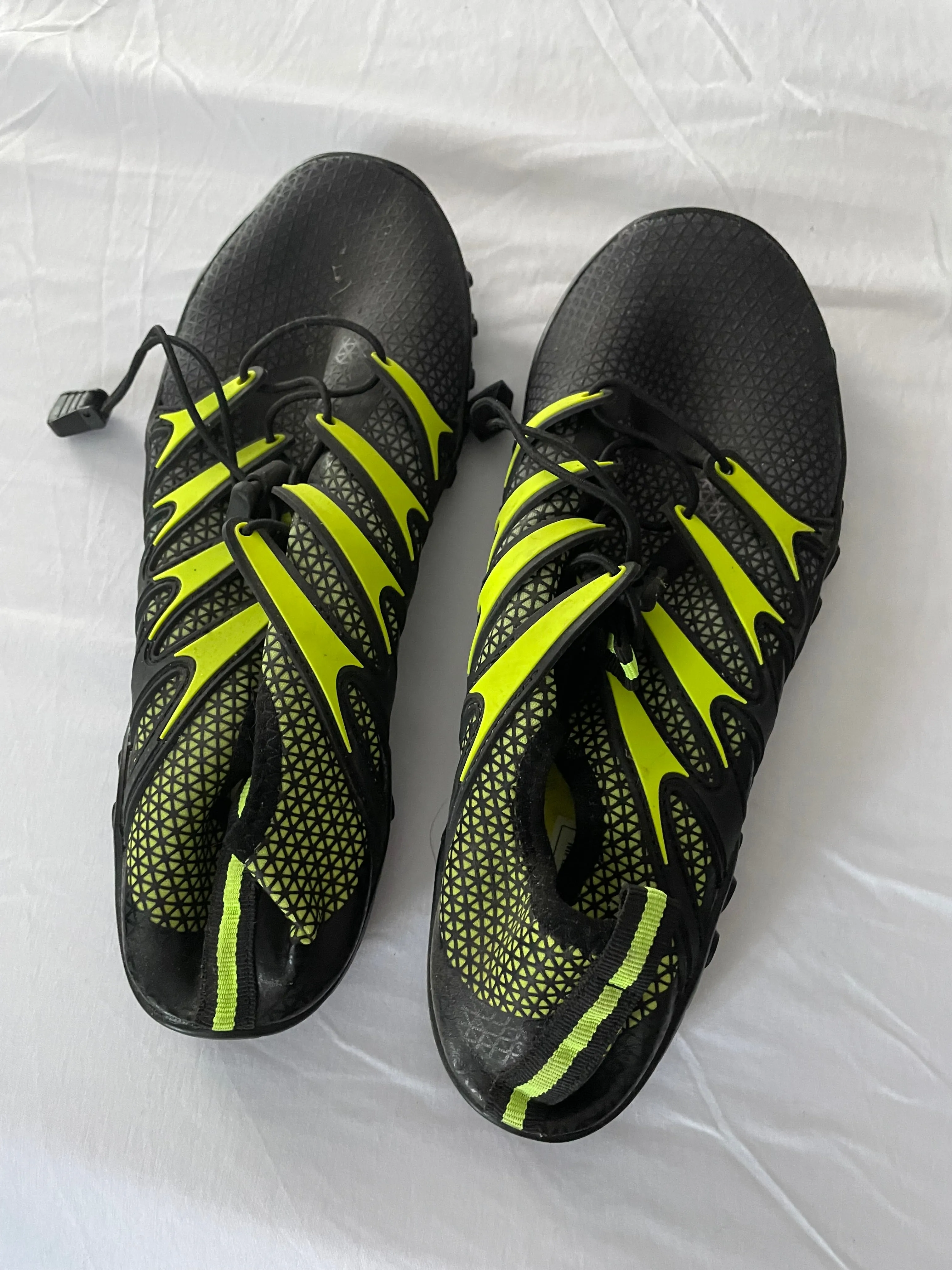 Black/green water shoes Men's 6.5 - size Shoes:  6 & 6.5 (Big Kid)