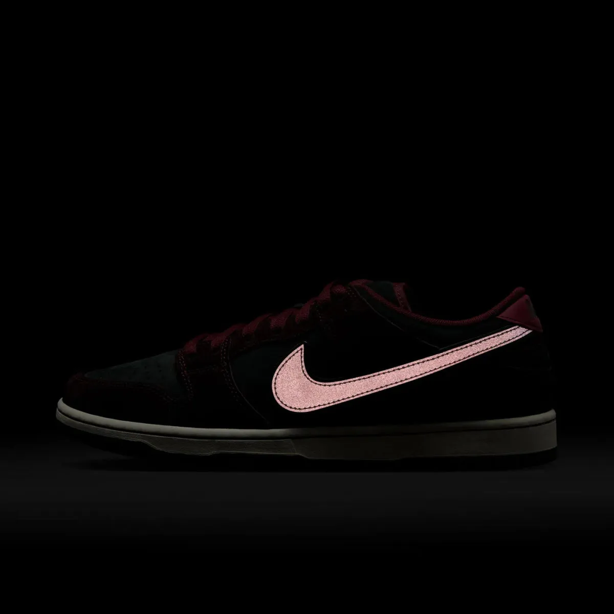 Nike SB Dunk Low Pro in Mahogany/Dark Beetroot-Team Red-Sail