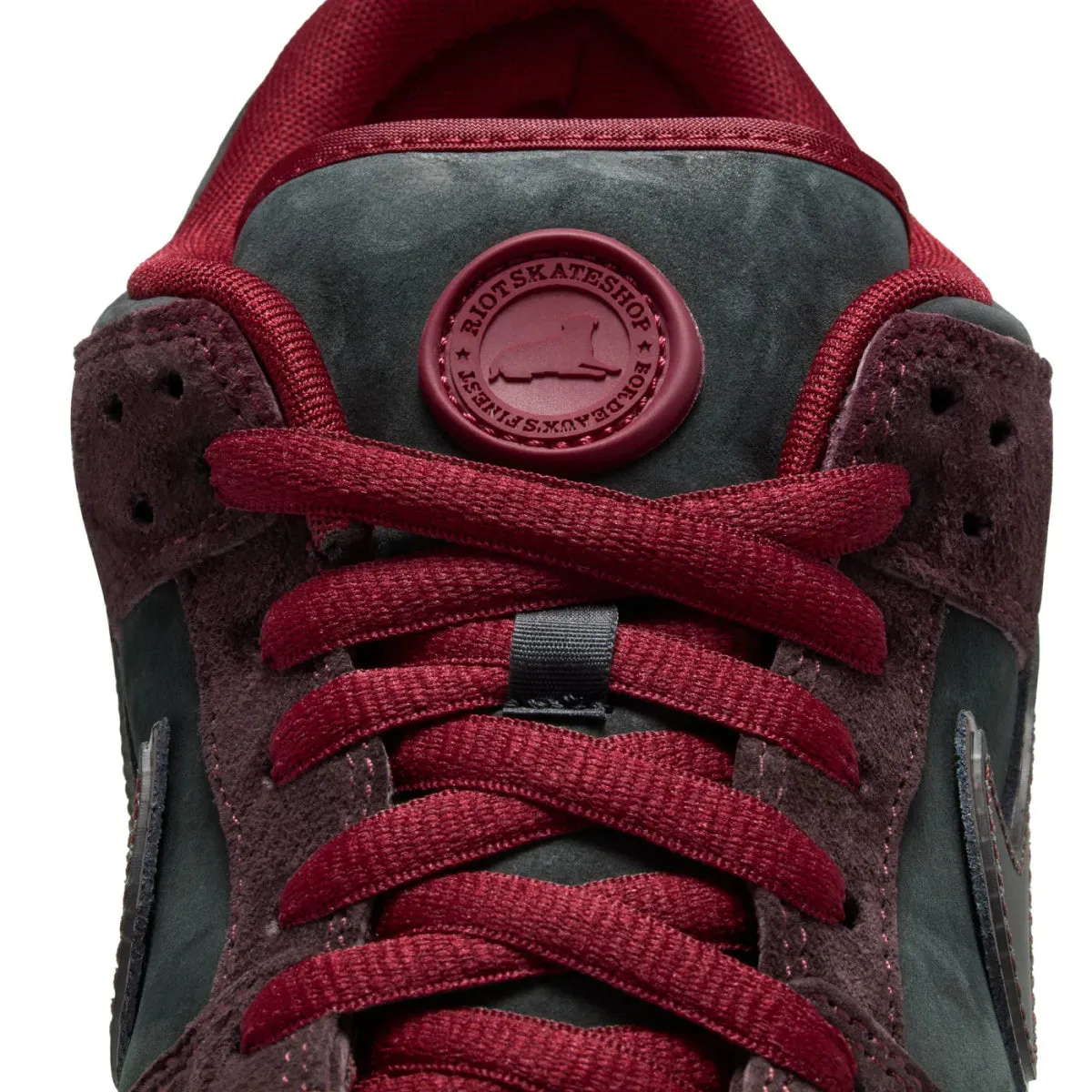 Nike SB Dunk Low Pro in Mahogany/Dark Beetroot-Team Red-Sail