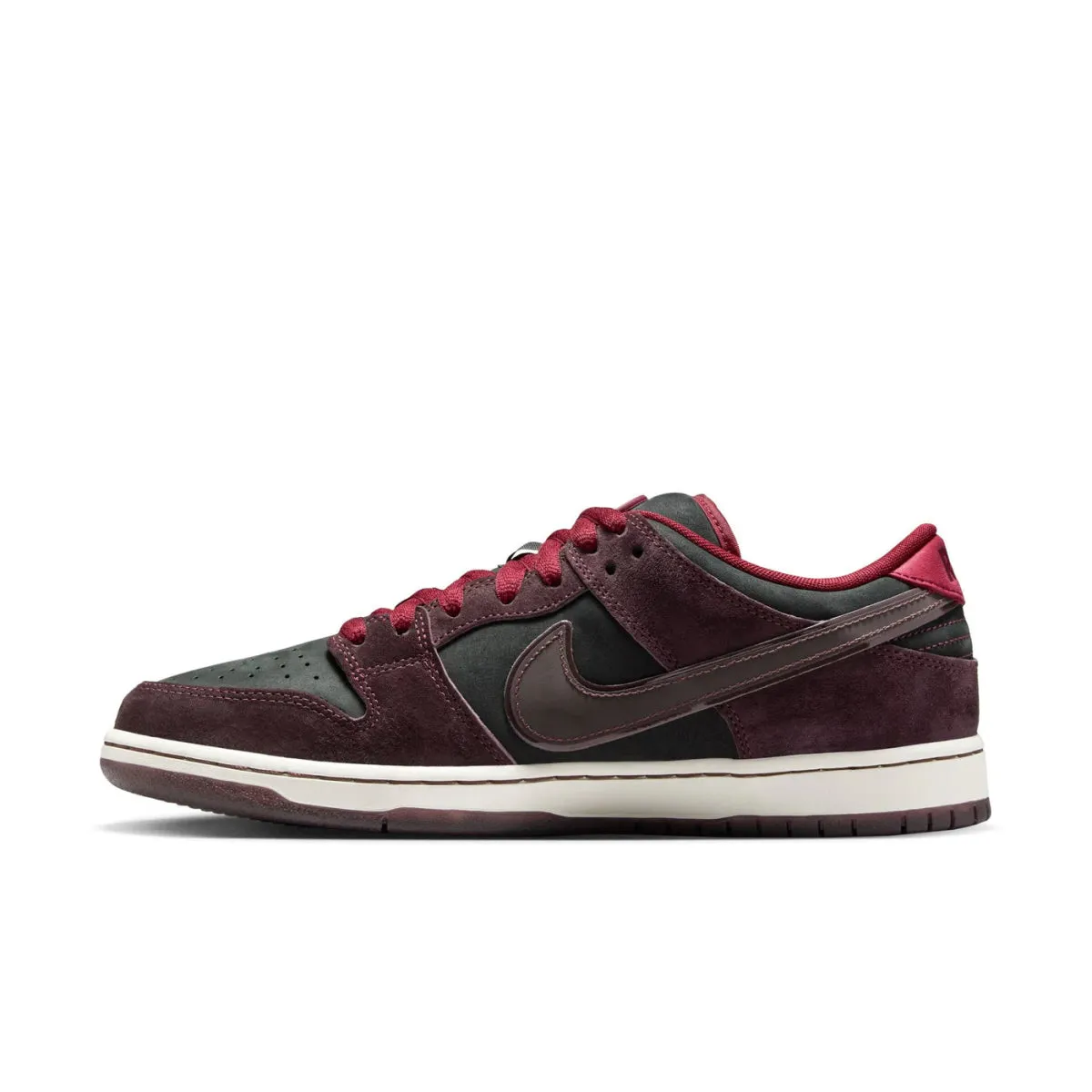 Nike SB Dunk Low Pro in Mahogany/Dark Beetroot-Team Red-Sail