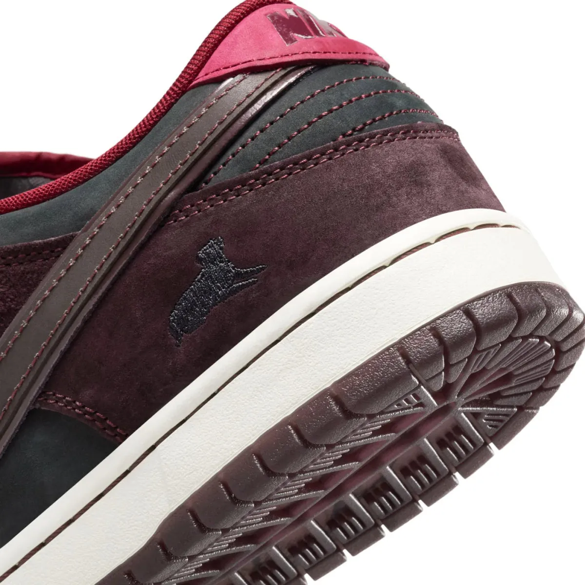 Nike SB Dunk Low Pro in Mahogany/Dark Beetroot-Team Red-Sail