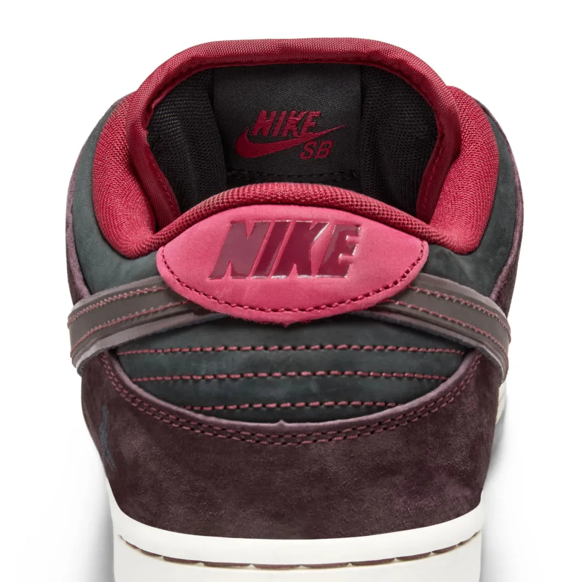 Nike SB Dunk Low Pro in Mahogany/Dark Beetroot-Team Red-Sail