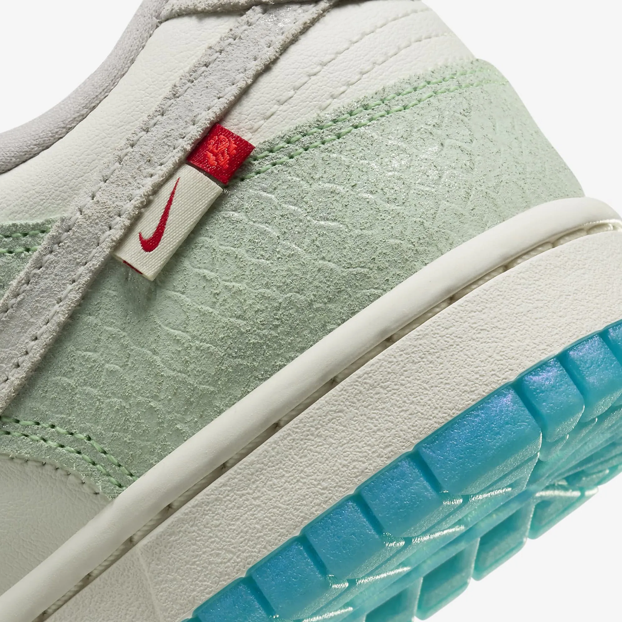 Nike | WMN'S DUNK LOW LX  { SAIL/SAIL-SAIL-DUSTY CACTUS