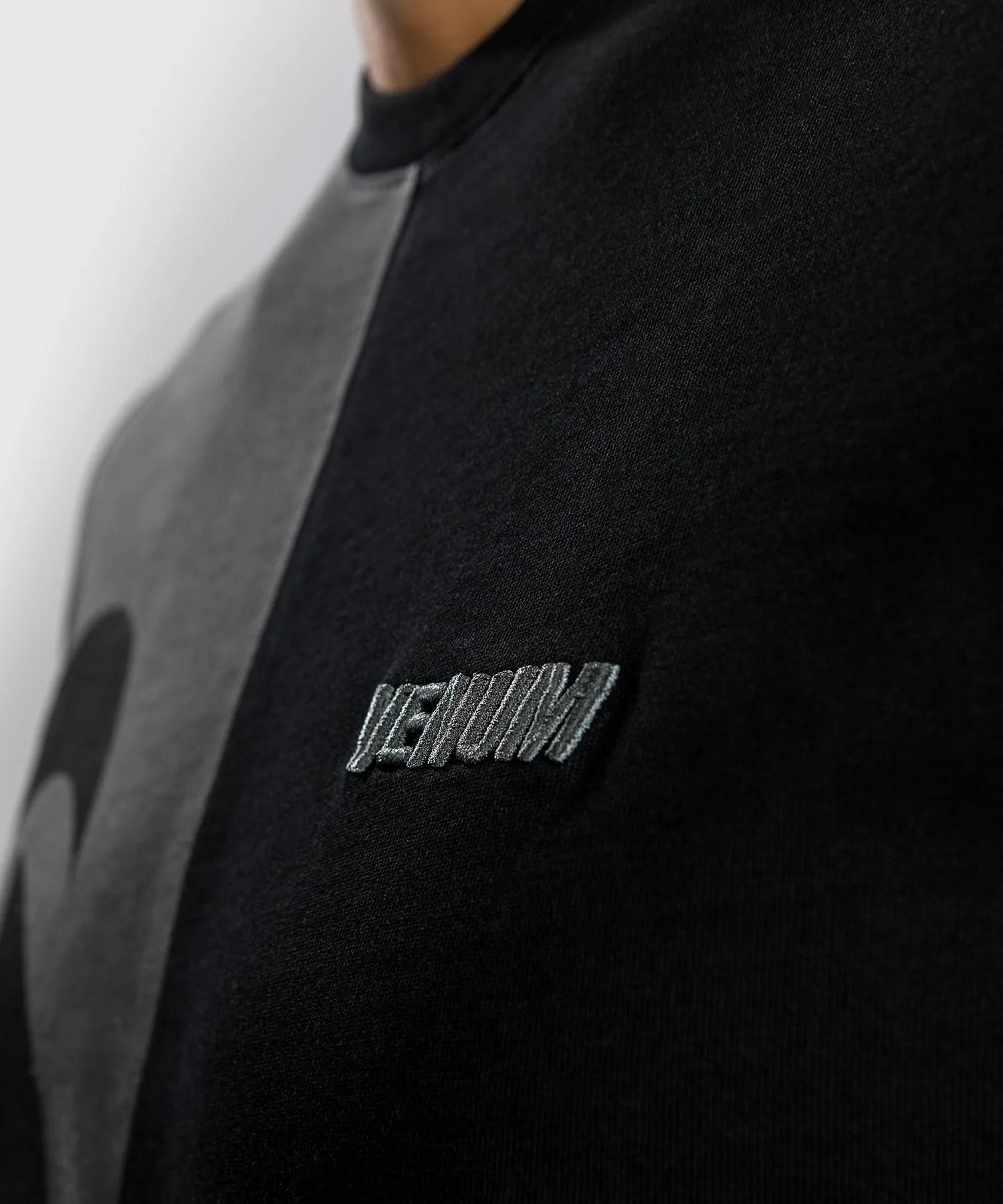 T-Shirt Venum Giant Split - Noir/Gris