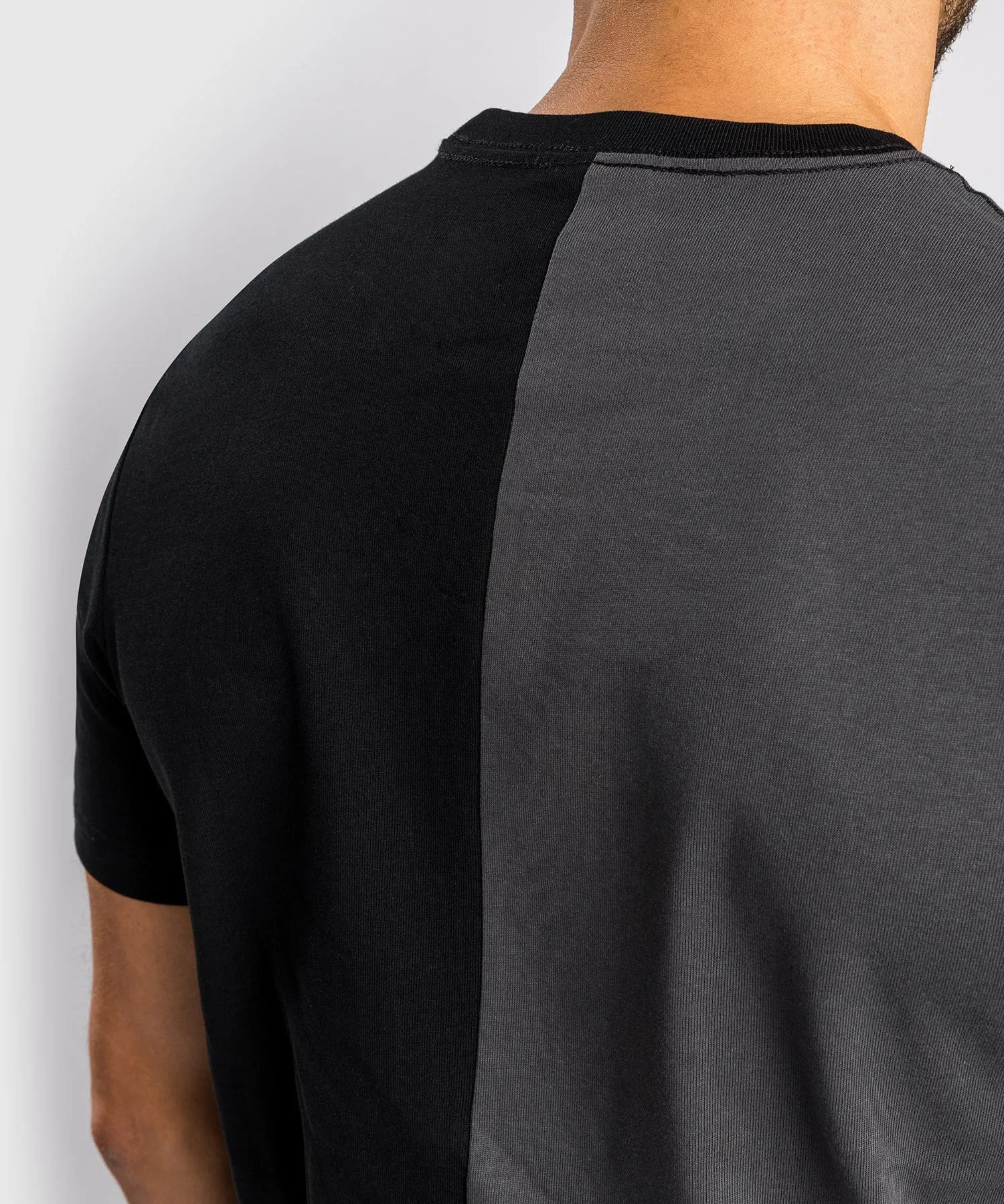 T-Shirt Venum Giant Split - Noir/Gris